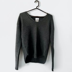Aritzia Gray V-Neck Knit Sweater with Slim Fit